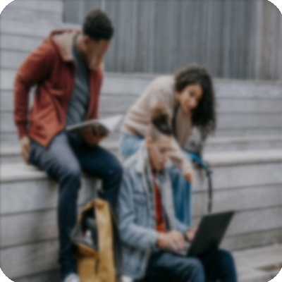 Estudiantes en campus